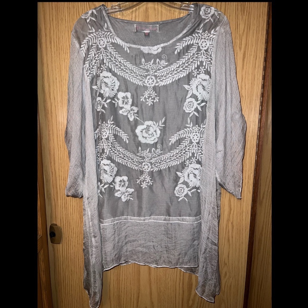 Pretty Angel. Medium Blouse.